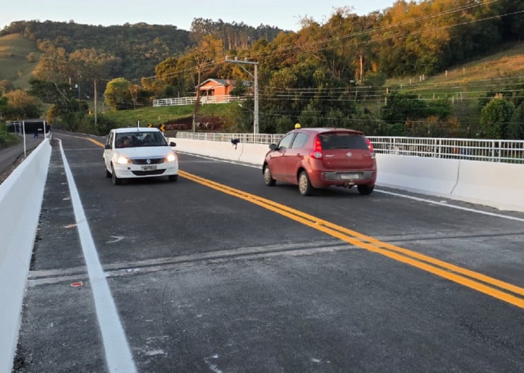 Estrutura é um metro mais alta e quarenta metros maior que a antiga, destruída durante as enchentes