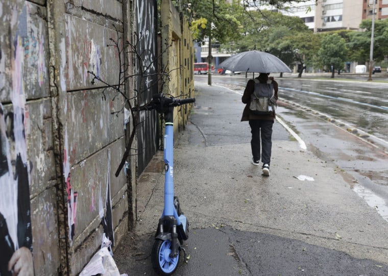 Sexta-feira está sendo de chuva desde a madrugada em Porto Alegre