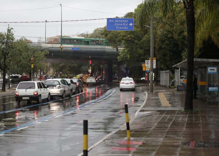  Em razão da instabilidade, a Brigada Militar recomenda fortemente que os condutores evitem deslocamentos rodoviários desnecessários no feriado