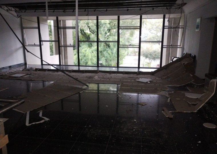 Não haviam pessoas no local e, por consequência, ninguém saiu ferido