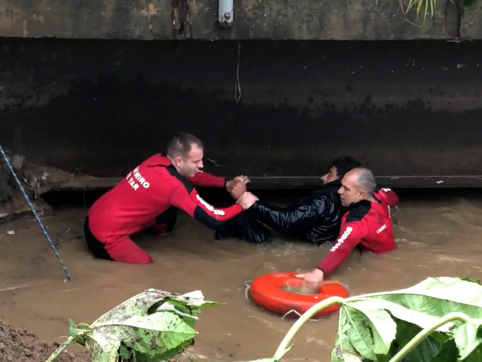 Cidad&atilde;o, que tem defici&ecirc;ncias auditiva e de fala, dormia sob uma ponte