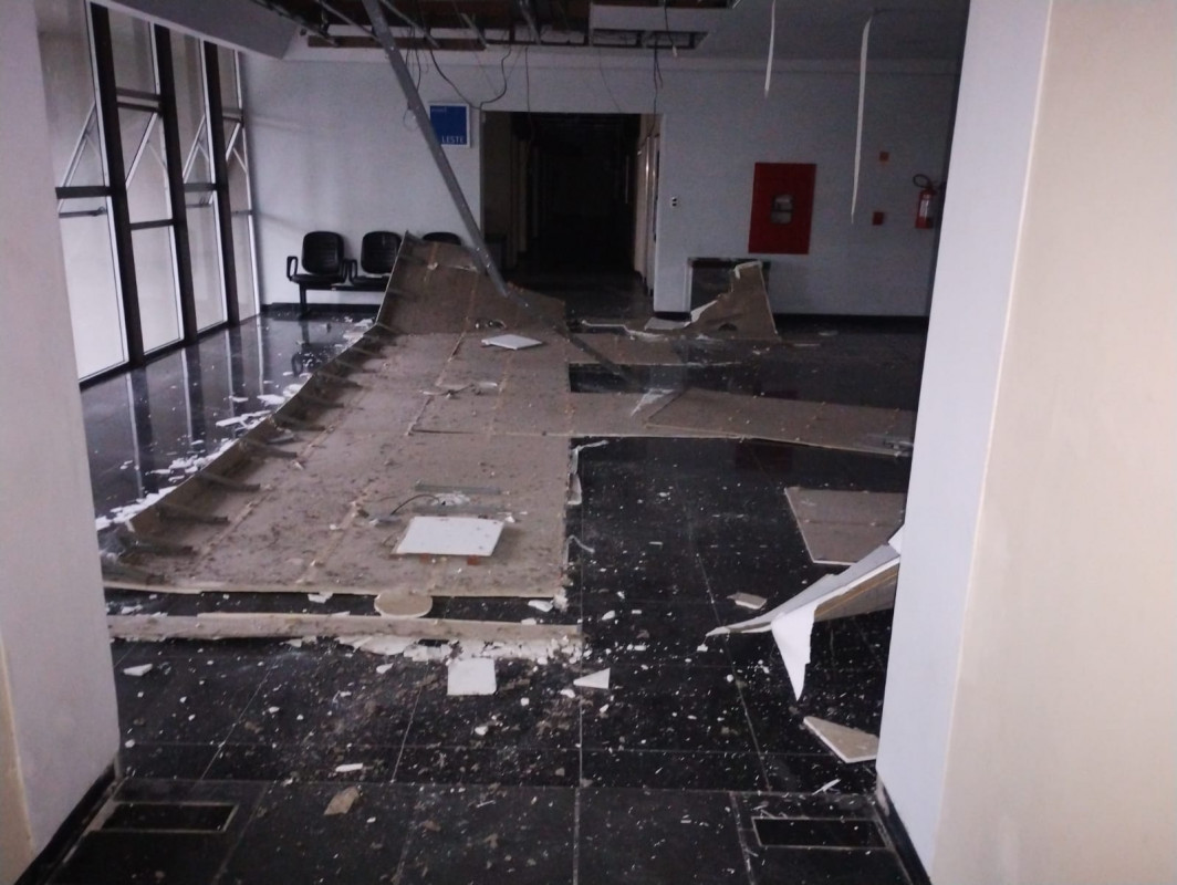 Maior probabilidade é que janelas ficaram abertas e um bolsão de ar causou a queda da estrutura | André Cordova/Divulgação/JC