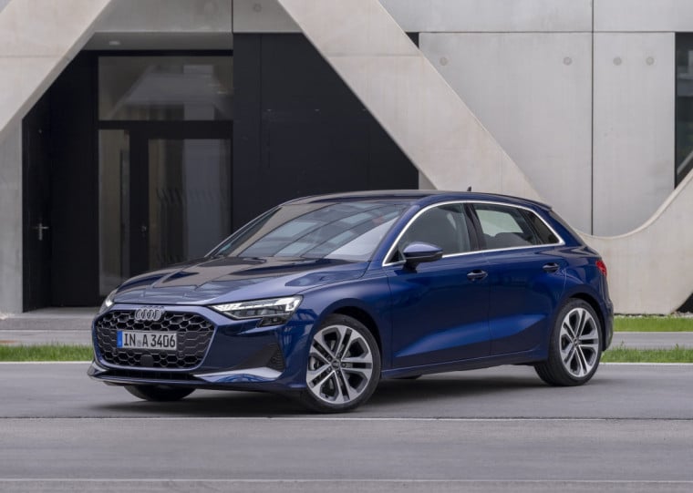 Carroceria mede 4.351 mm de comprimento, 1.984 mm de largura e 1.391 mm de altura