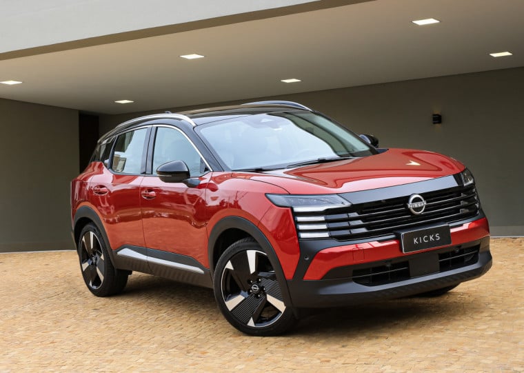 Motor e sistema de ar-condicionado podem ser acionados à distância, via um botão na chave