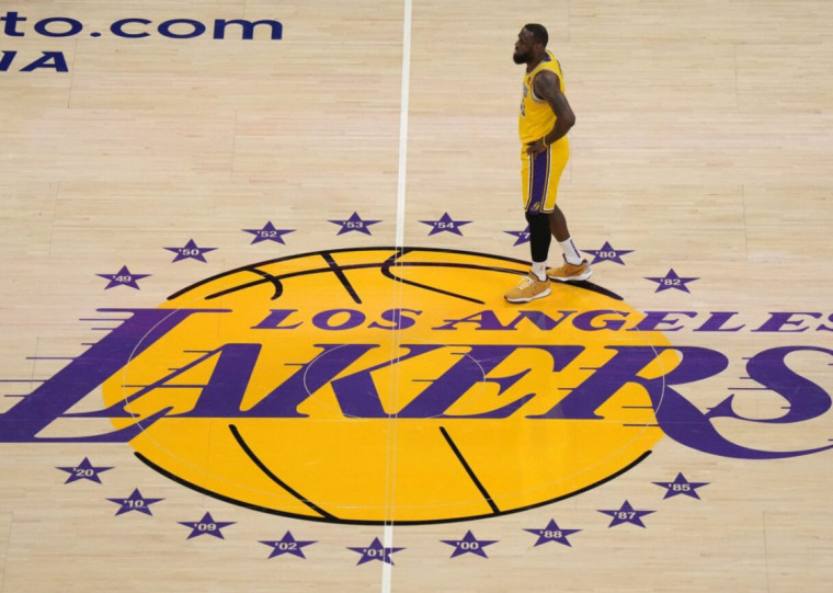  Família Buss é dona da equipe desde 1979, quando Jerry Buss assumiu por US$ 67,5 milhões