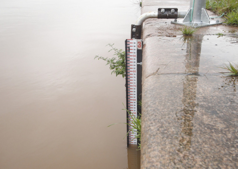 Água ficou em 2,26m de altura na manhã desta sexta-feira