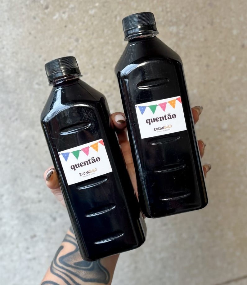 Para acompanhar, o atelier prepara o seu pr&oacute;rio quent&atilde;o, dispon&iacute;vel na loja ou via delivery pelo iFood Foto: ROCAMBOLO/REPRODU&Ccedil;&Atilde;O/JC