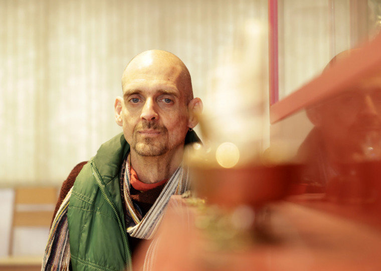 Nenung, meditador e praticante do budismo tibetano, ex-integrante da bamda Os the Darma Lóvers. Caderno Viver. Cultura.