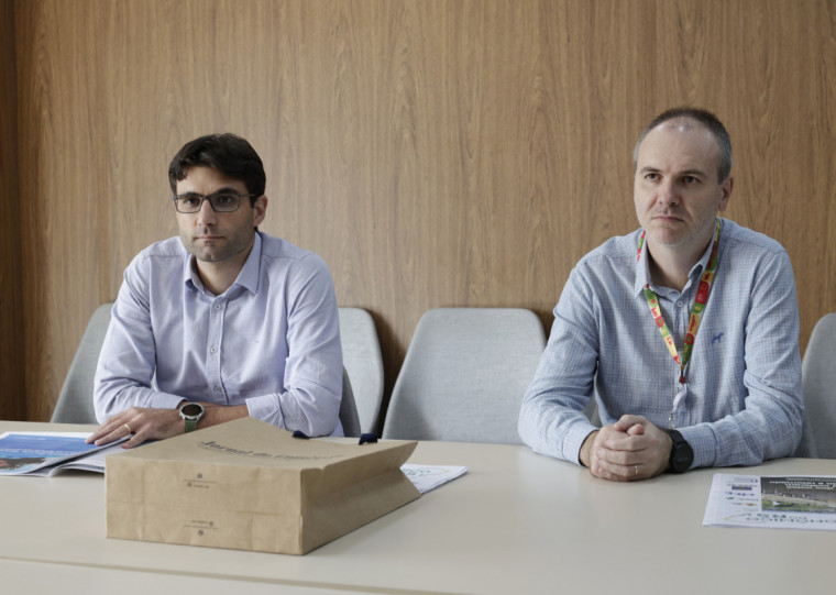 Diretor do DEE, Pedro Zuanazzi, e o economista Martinho Lazzari citam perda de estoques após cheias no RS