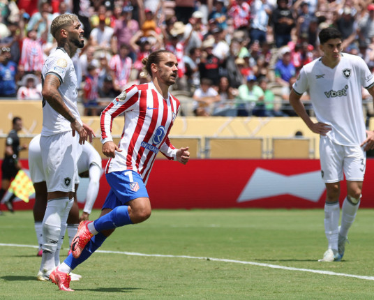 Botafogo perde por 1 a 0, mas despacha Atlético de Madrid e avança às oitavas do Mundial