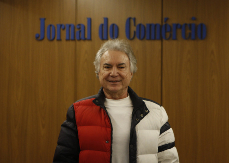 Vice-presidente da sociadade, Francisco Morelli, celebra as festividades abertas ao público