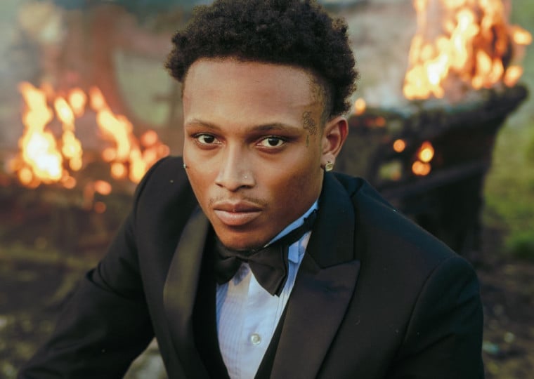 Antes de iniciar sua carreira solo, Alee Vieira já era conhecido no ramo do trap por ter colaborado com nomes como L7nnon, Jovem Dex e Klisman