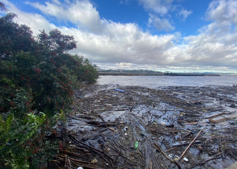 O catamarã que sai nas proximidades do Pontal segue interditado até que haja a limpeza do local