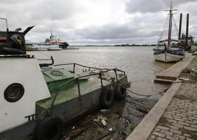 Níveis das águas ultrapassaram as cotas de alerta no Cais Mauá e na Usina do Gasômetro