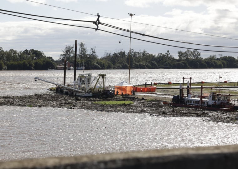 Portos RS informa que no Guaíba cinco dragas realizam o serviço de desassoreamento