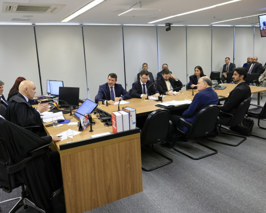 Em acareação, Braga Netto chama Cid de 'mentiroso', diz advogado