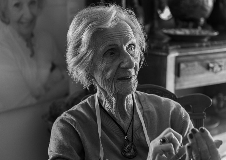 Entre os falecidos que foram fotografados em vida, destacam-se nomes como o de Ena Lauert, artista natural de Lajeado 