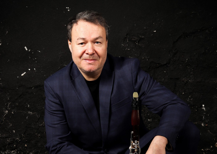 Graduado no Conservatório de Teplice e na Academia de Artes Cênicas de Praga, Milan Rericha é vencedor de diversos prêmios, como o Concurso de Música de Câmara Mozart, o Prix Mercure ORF e o Swiss Rides