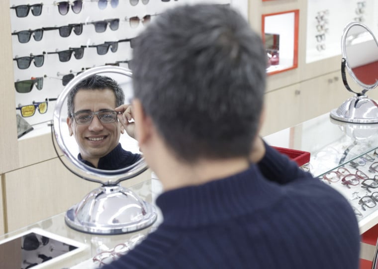 Cerca de 100 milhões de brasileiros deveriam usar óculos ou lentes de contato segundo a OMS, mas estimativas são de que apenas 40 milhões fazem uso dos produtos 