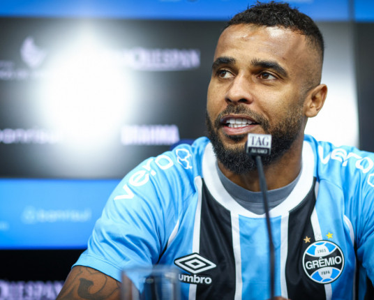 Alex Santana é apresentado no Grêmio e destaca: 'Vou estar aqui pra ajudar'