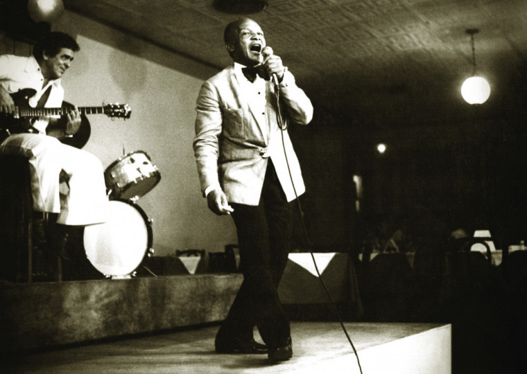 Rubens Santos (em foto dos anos 1960) teve prolífica carreira como compositor, com parte do repertório registrado em disco