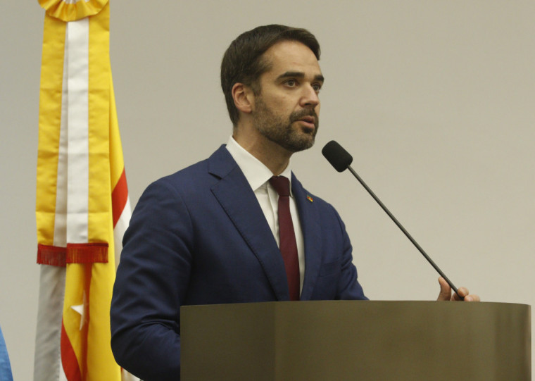 Governador afirma que o Brasil é capaz de defender e corrigir as próprias instituições