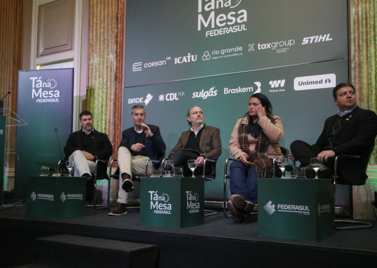 Mogar Sincak, Eduardo Loureiro e Janaína Machado, debateram sobre o fomento do turismo no RS