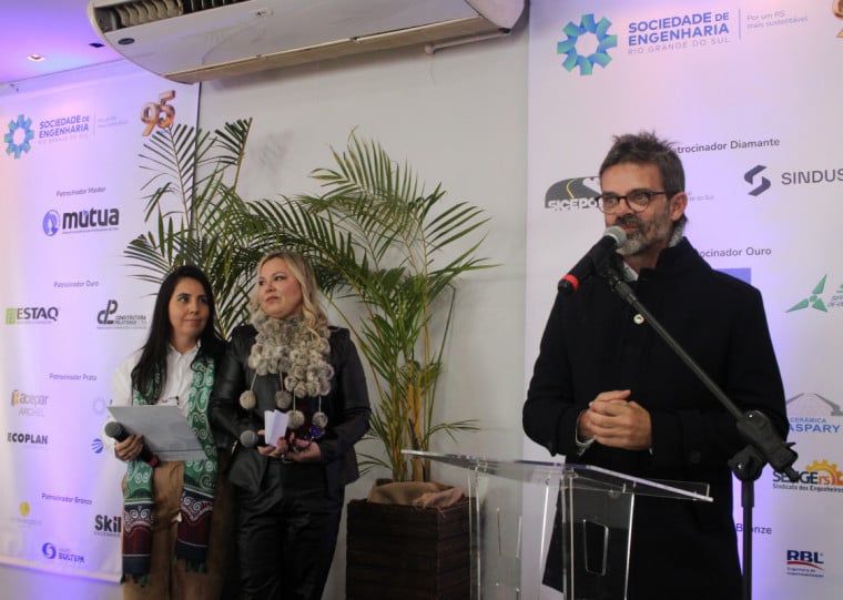 Engenheiro Leonardo Treiguer presidente da Sociedade de Engenharia do Rio Grande do Sul (Sergs), ao lado as engenheiras Tatiana Gomes Tedesco como 1ÃÂÃÂÃÂÃÂª vice-presidente e Carolina Bottini Anzolch como 2ÃÂÃÂÃÂÃÂª vice-presidente