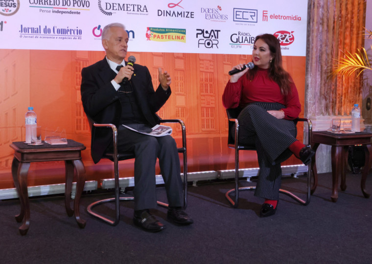 S&eacute;rgio Martins, gestor da loja, e Jana&iacute;na Crespo da Associa&ccedil;&atilde;o Comercial de Porto Alegre, participaram do Bom Dia Associado 
