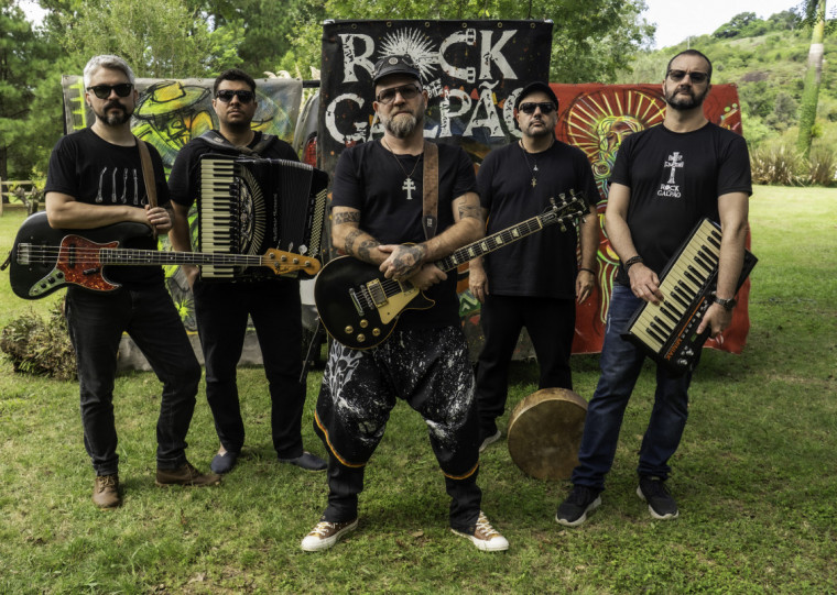 O Rock de Galpão é formado pelos musicistas Tiago Ferraz, Gustavo Viegas, Guilherme Gul, Mestre Kó e Guilherme Goulart 