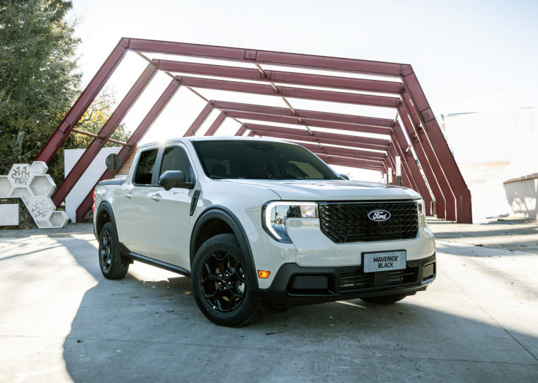 A caçamba agora vem dotada de capota marítima como item de série em toda a linha