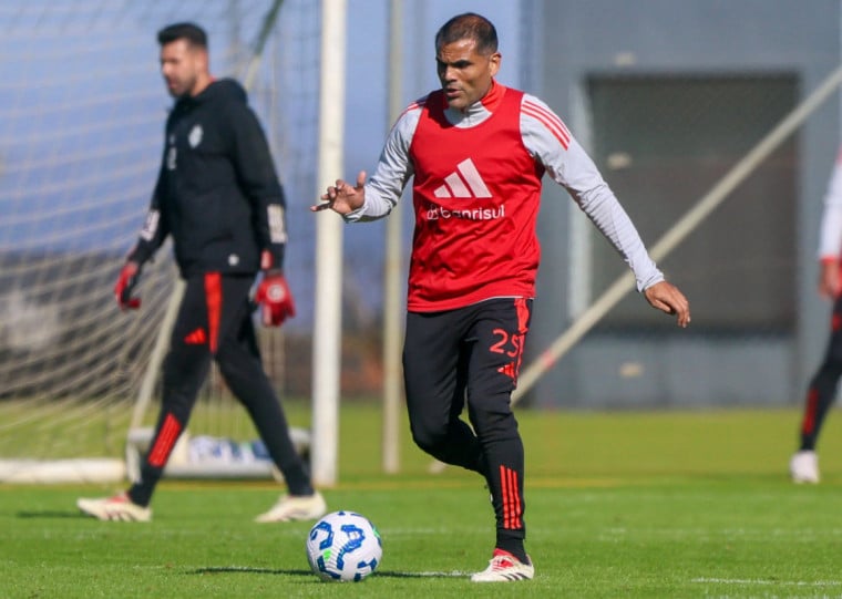 Após dez meses de espera, Mercado pode retornar a campo na volta do Brasileirão