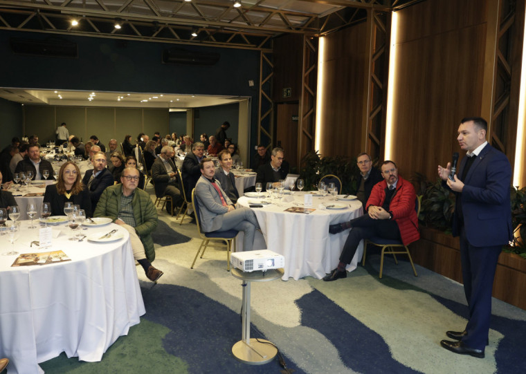 Irm&atilde;o Manuir Mentges, reitor das PUCRS foi o palestrante da reuni&atilde;o-almo&ccedil;o do m&ecirc;s junho