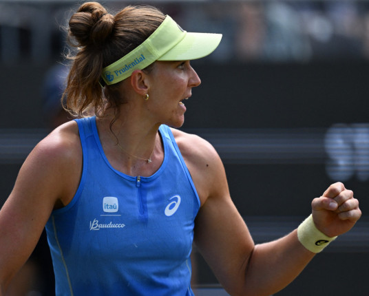 Bia Haddad anuncia fim de temporada para cuidar de saúde mental: 'Tênis, eu te amo'