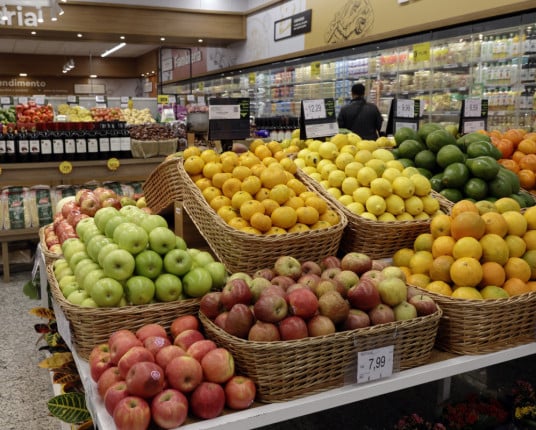 Redes de supermercados alertam sobre impacto de tarifaço na economia