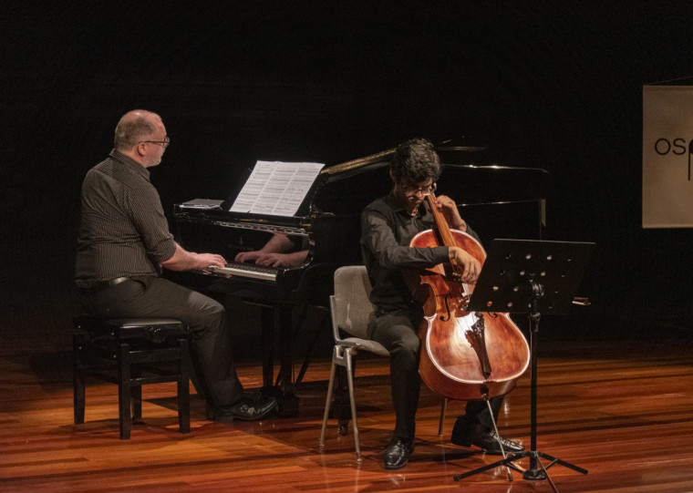 Divididos em duos, trios, quartetos e quintetos, alunos interpretam grandes sucessos da música instrumental