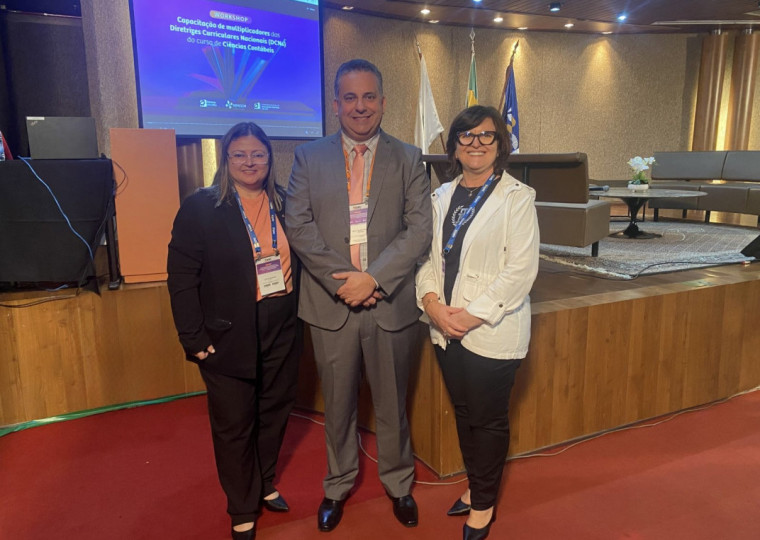 Euselia Paveglio Vieira, Leticia Martins Medeiros, Marco Aurélio Gomes Barbosa são representantes do CRCRS e disseminadores das novas DCNs no Estado