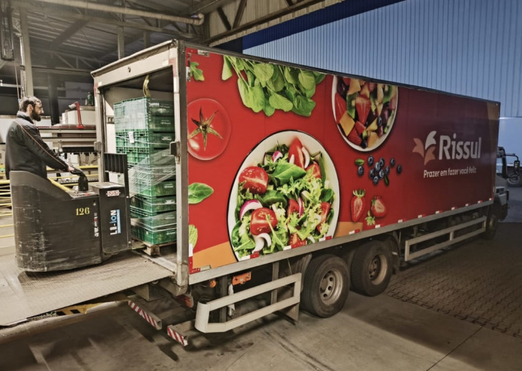 No centro de distribuição, carga rastreada é despachada para filiais