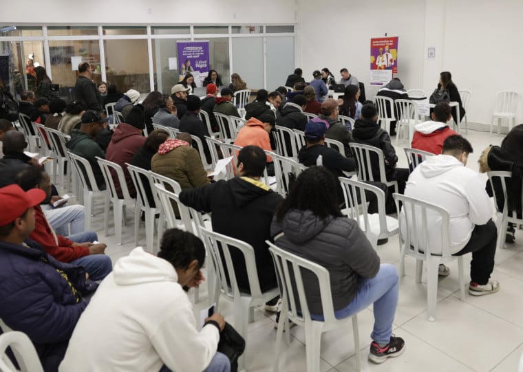 Renda média real do trabalhador foi de R$ 3.484 no trimestre encerrado em julho