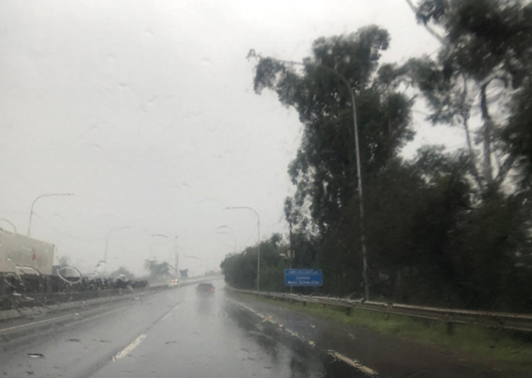 Em Canoas, na Região Metropolitana, a chuva chegou com intensidade no início da tarde