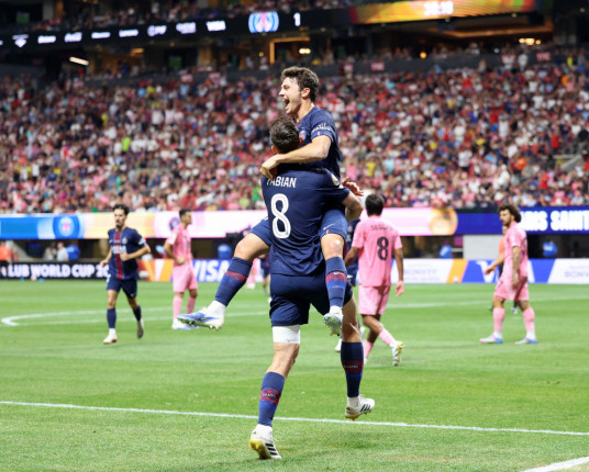 PSG atropela Inter Miami, despacha Messi com goleada e pega Bayern nas quartas