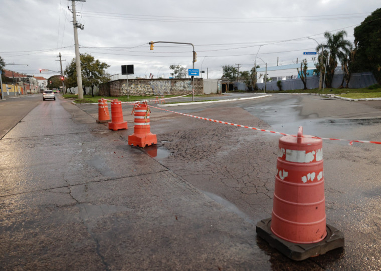 Fechamento da comporta 12, no 4º Distrito, alterou trânsito na região