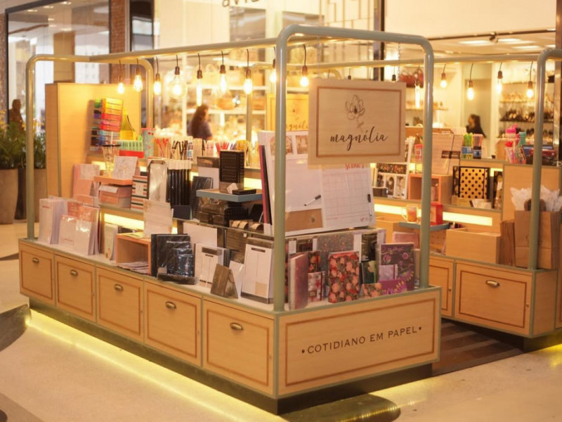 Quiosque opera desde 2019 no Shopping Iguatemi, em Porto Alegre Foto: Magn&oacute;lia Papelaria/Instagram/Reprodu&ccedil;&atilde;o/JC