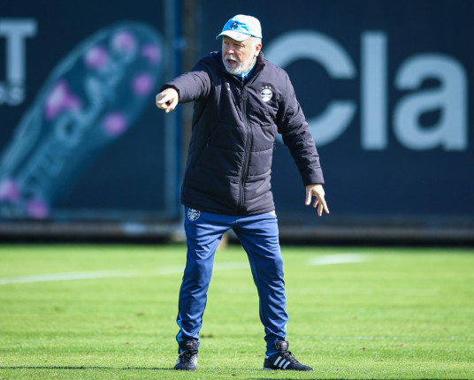 Grêmio entra na última semana livre e Mano intensifica trabalhos