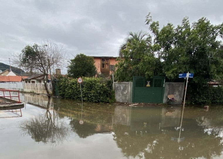 Alagamento na Zona Sul de Porto Alegre, entre avenidas Guarujá e Guaíba 