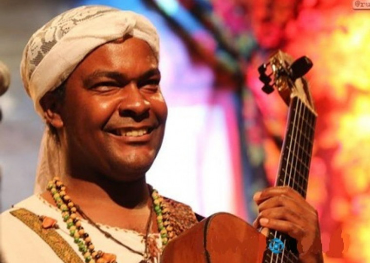 Cantor, compositor, percussionista e violonista, Marcelo Taynara traz na bagagem oito CDs, dois DVDs