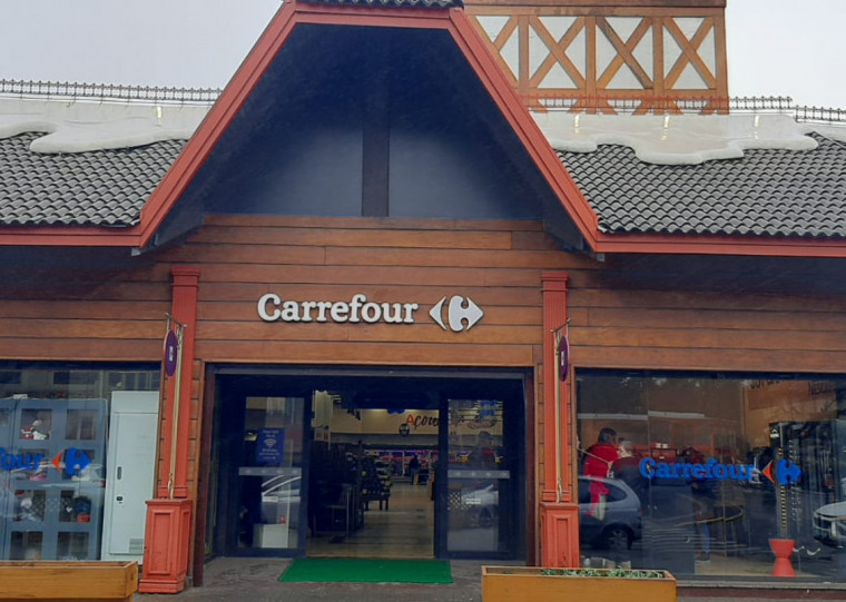 Fachada da loja de Gramado já deixou de ser bandeira Nacional para virar Carrefour