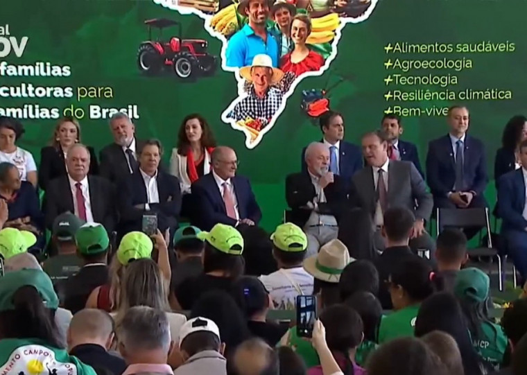 Lula e o ministro Paulo Teixeira participaram do evento