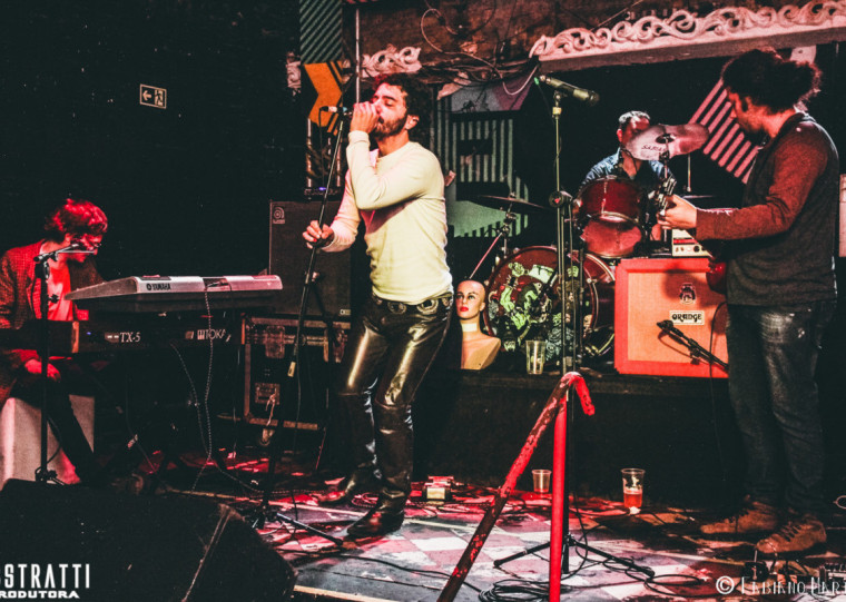 Ao lado de Dani Morrison nos vocais, Nathan Di Pietro na guitarra, Maurício Tubbs nos teclados e Ederson Otharan na bateria completam a formação da banda Roadhouse