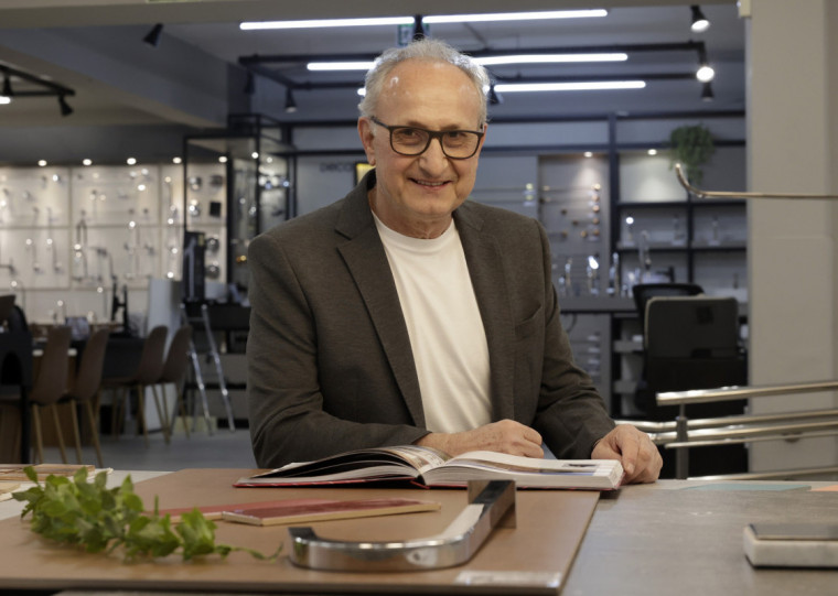 'Tem de cuidar dos custos e do giro dos estoques e fazer o básico bem feito', sugere o presidente da CDL-POA sobre impacto de juros